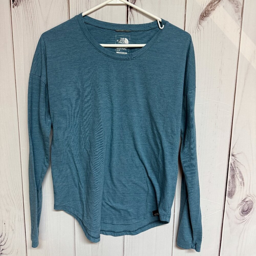 The North Face Women’s Long-Sleeve‎ Tee Small Blue Lightweight EUC